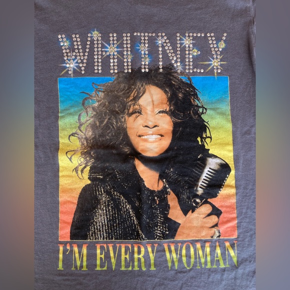 Whitney Houston “I’m Every Woman” Tee 🎙️ - Picture 2 of 5